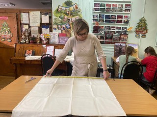 Шьем для наших: в библиотеке села Иванисово сшили одежду для российских бойцов