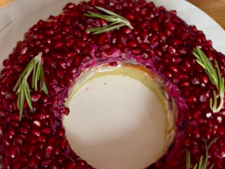 Надоел «Оливье»? Три необычных салата к Новому году от домохозяйки из Домодедова