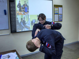 От фотороботов до боевой одежды: школьники Раменского попробовали себя в роли пожарных и полицейских