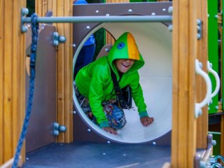 Фонарный столб, который «встречал» детей на выезде из горки-трубы, демонтировали в Балашихе