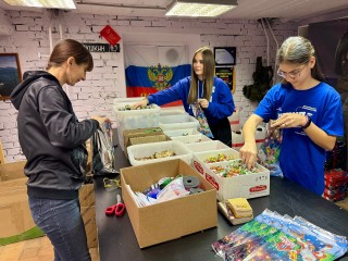 Новый год для героев: как ступинская молодежь создает праздничное настроение на фронте