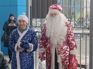 Праздник экологии: как в Мытищах Дед Мороз и Снегурочка принимали не подарки, а вторсырье — итоги акции