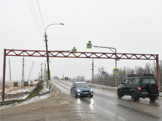 Подвесные ограничители на Рогачевском мосту: Дмитров блокирует проезд большегрузов