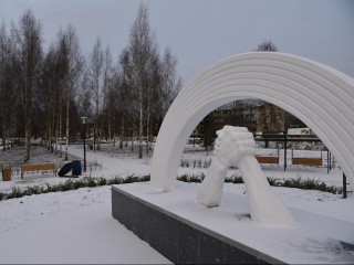 Никто не забыт и ничто не забыто: в лотошинском парке установили стелу воинской славы