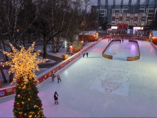 Для новичков и профи: в Химках каток «Театральный» разделили на детскую и взрослую зоны