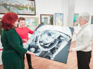 Джинсовый портрет Гагарина представят в картинной галерее Коломны