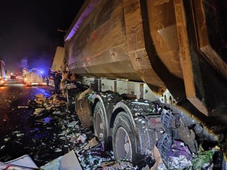 ДТП с тремя грузовиками: как спасатели ликвидировали последствия аварии на трассе М-1 «Беларусь»