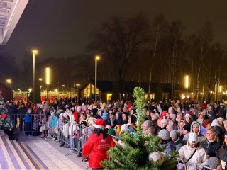 Сказка началась: что интересного ждало гостей подмосковных парков на открытии зимнего сезона