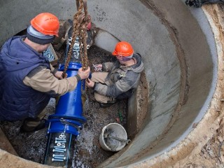 Готовность 72%: как продвигается замена труб водопровода в микрорайоне Заря