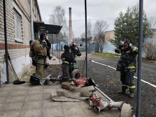 От разведки до тушения: как прошли пожарные учения во Фряново