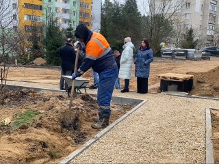 В Заозёрном микрорайоне Власихи наводят порядок после модернизации теплосетей
