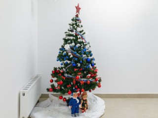 В Одинцове разгорелась «елочная война»: жители судятся с УК из‑за праздничных украшений