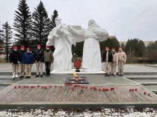 Сквозь поколения: в Запрудне вспомнили всех – от полководцев до безымянных солдат