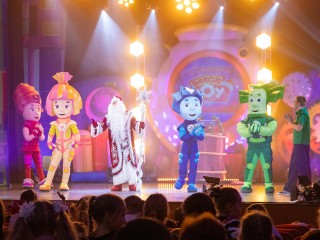 Дед Мороз и Фиксики: как электростальцы отпраздновали наступающий Новый год на Елке главы округа