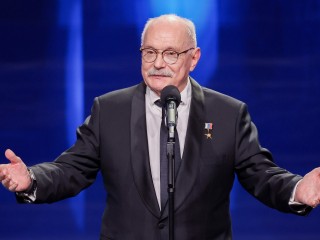 Высшая награда режиссеру: Путин вручил Никите Михалкову орден Андрея Первозванного