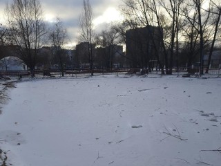 Трещины и проталины нашли на прудах Реутова: чем опасна прогулка по льду