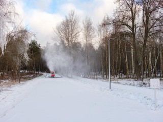 Снежная пушка начала работать на лыткаринской лыжной трассе