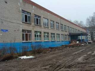 В лобненской школе № 3 завершают кровельные работы