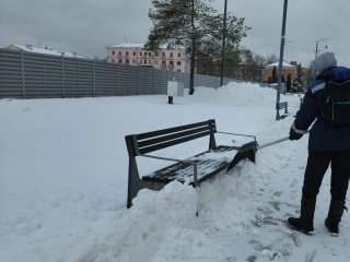 В Егорьевске почти 100 дворников расчищают улицы от мокрого снега