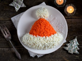 Хотите удивить гостей на Новый год? Салат «Шапка Деда Мороза» достойный конкурент «Оливье»