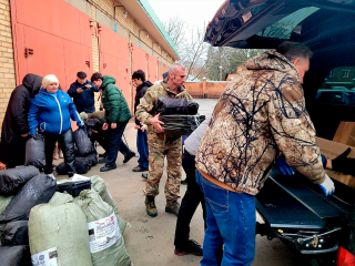 Мотоцикл, машину и 12 коробок пирогов отправили из Зарайска в зону СВО