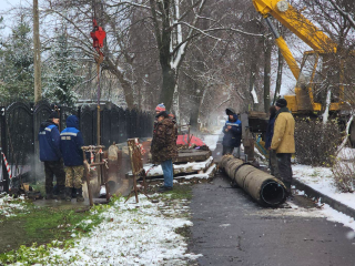 Работы завершат до конца дня: на Октябрьской улице Зарайска меняют 12 м теплосети