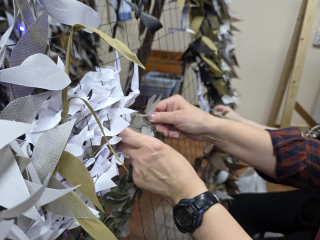 Свитер, как в фильме «Брат» и более 200 масксетей: как волонтеры из Дзержинского помогают участникам СВО