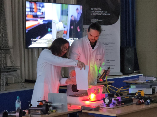 Лазеры в школе: фрязинская компания познакомила гимназистов с новейшими разработками