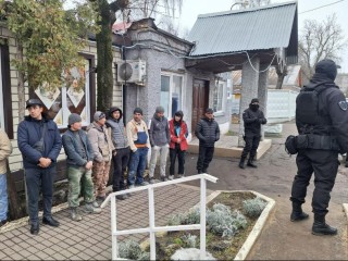 В Подмосковье массово проверили иностранных граждан: кому помашут ручкой и закажут дорогу назад