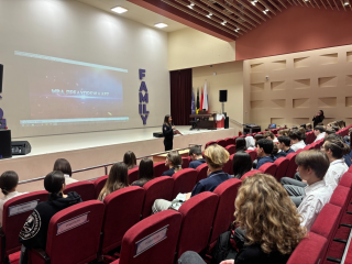 Серьезный разговор: сотрудница полиции призвала школьников быть бдительными