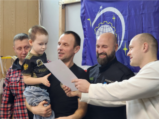 Сразу 30 волонтеров СВО наградили за помощь бойцам в Королеве