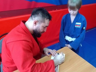 Уроки чемпионов: как звезды самбо и спецслужбы учат детей дисциплине и силе духа