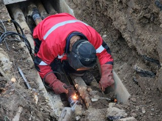 Прорыв на теплосети в Савостине устранят до 14:00
