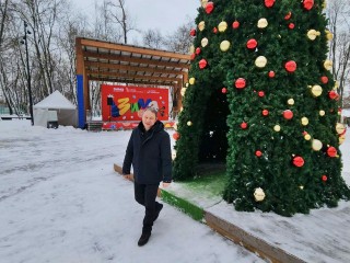 Ветеран СВО загадал успешно завершить программу «Герои Подмосковья» у новогодней елки в Серпухове