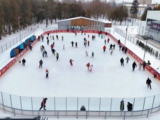 Зимний рай в Серпухове: каток в парке «Питомник» приглашает всех на катание