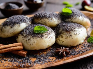 Пампушки с маком за час: как приготовить «пушистые» булочки по бабушкиному рецепту