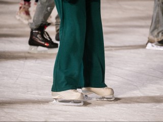 Зимние развлечения: каток в городском парке Каширы стал центром притяжения для жителей