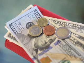 Доллар пошел ко дну? Что произошло с валютой 25 декабря