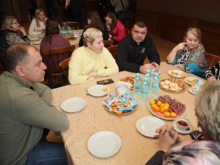 За чашкой чая: личные истории матерей героев СВО выслушали в Сергиево-Посадском округе
