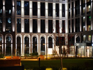 Новая подсветка оживила фасады нового ЖК в Заречье