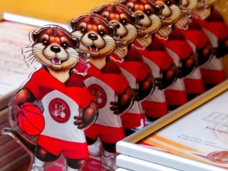 Выдра захватила спортплощадку в Ногинске: веселый зверек стал символом Школьной Лиги