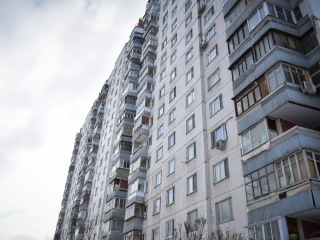 Администрация Химок объяснила причины отключений воды в доме на улице Бабакина