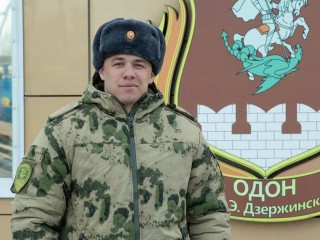 Телефон без ограничений и офицерская рота: какие условия получил рэпер Macan на службе