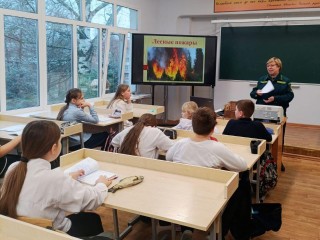 «Пожарная безопасность важна круглый год»: школьников в Егорьевске учат, как вести себя в лесу