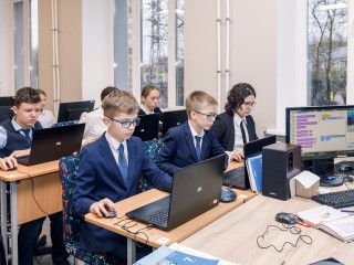 Губернатор предложил ввести в начальной школе уроки кибербезопасности и цифровую азбуку