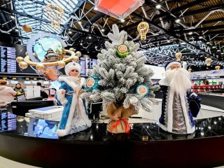 Новогоднее настроение с первых шагов: как украсили аэропорт Шереметьево