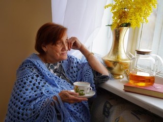 Эксперты назвали дружбу защитным фактором для людей старше 50 лет