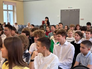 Зампред Мособлдумы рассказал школьникам Селятина о подвигах юных героев