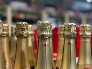 Кому нельзя шампанское на Новый год? Две болезни, при которых от напитка стоит отказаться