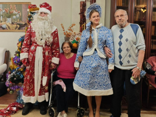 Стихи, загадки и тепло сердец: как школьники из Мытищ подарили праздник подопечным интерната